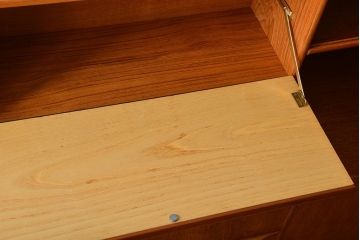 ヴィンテージ家具　北欧ビンテージ　シンプルでおしゃれなサイドボード