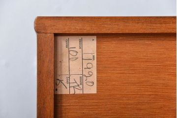 ヴィンテージ家具　北欧ビンテージ　シンプルでおしゃれなサイドボード