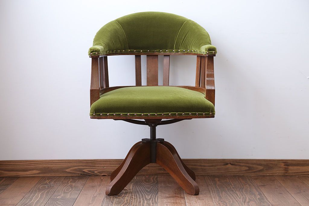 レトロ家具　アンティーク　レトロでおしゃれな古いナラ材の回転椅子