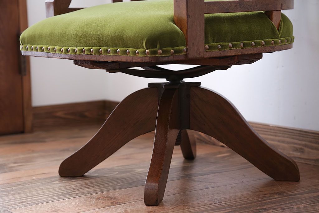 レトロ家具　アンティーク　レトロでおしゃれな古いナラ材の回転椅子