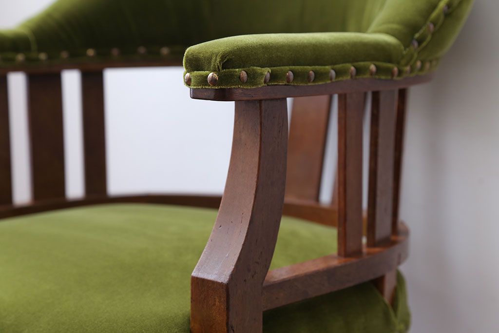 レトロ家具　アンティーク　レトロでおしゃれな古いナラ材の回転椅子