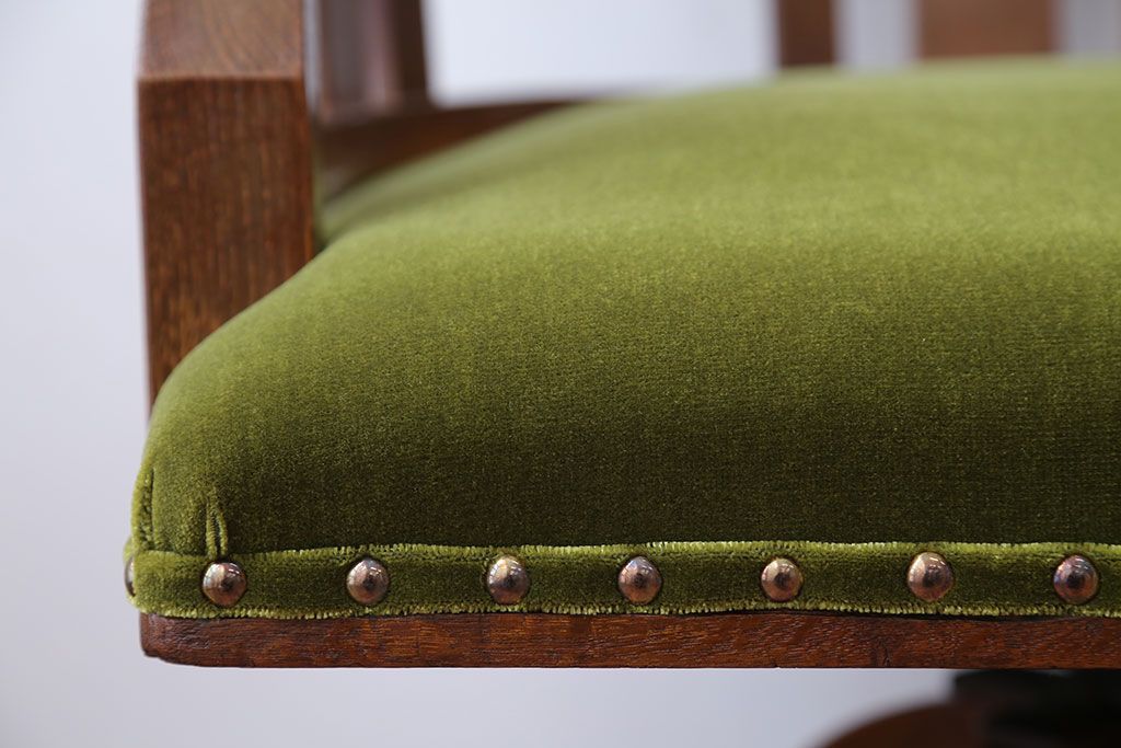 レトロ家具　アンティーク　レトロでおしゃれな古いナラ材の回転椅子