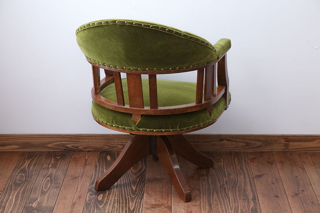 レトロ家具　アンティーク　レトロでおしゃれな古いナラ材の回転椅子