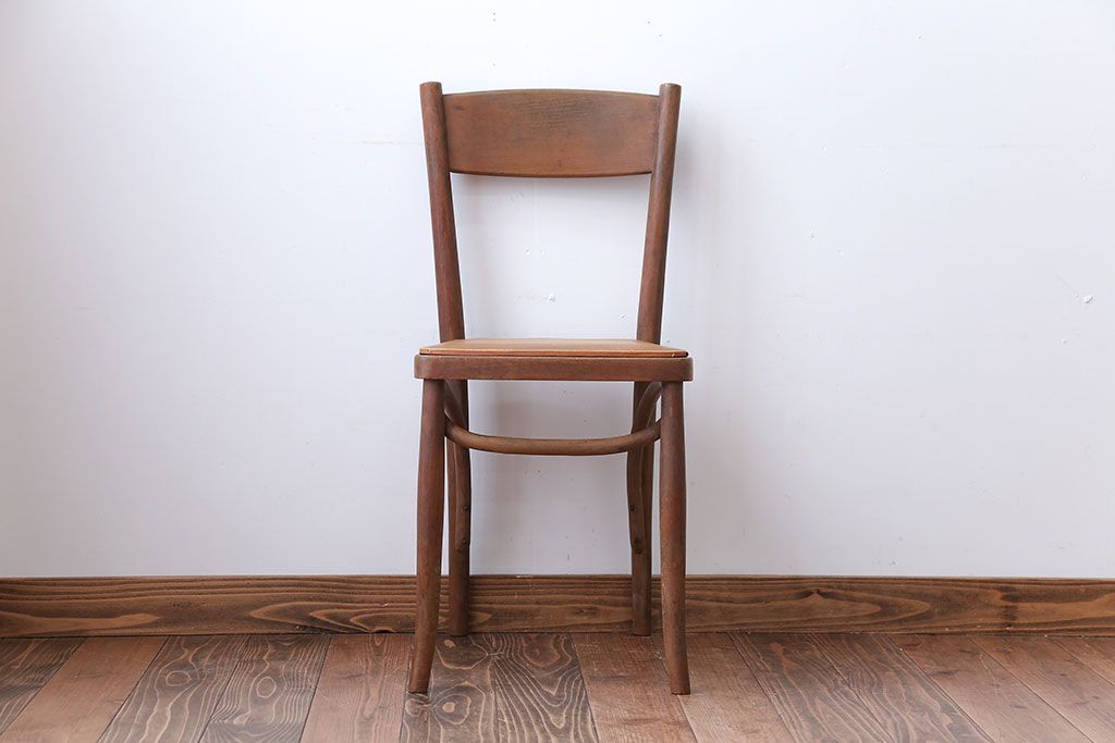 レトロ家具　アンティーク　古い木製のレトロなチェア(椅子)