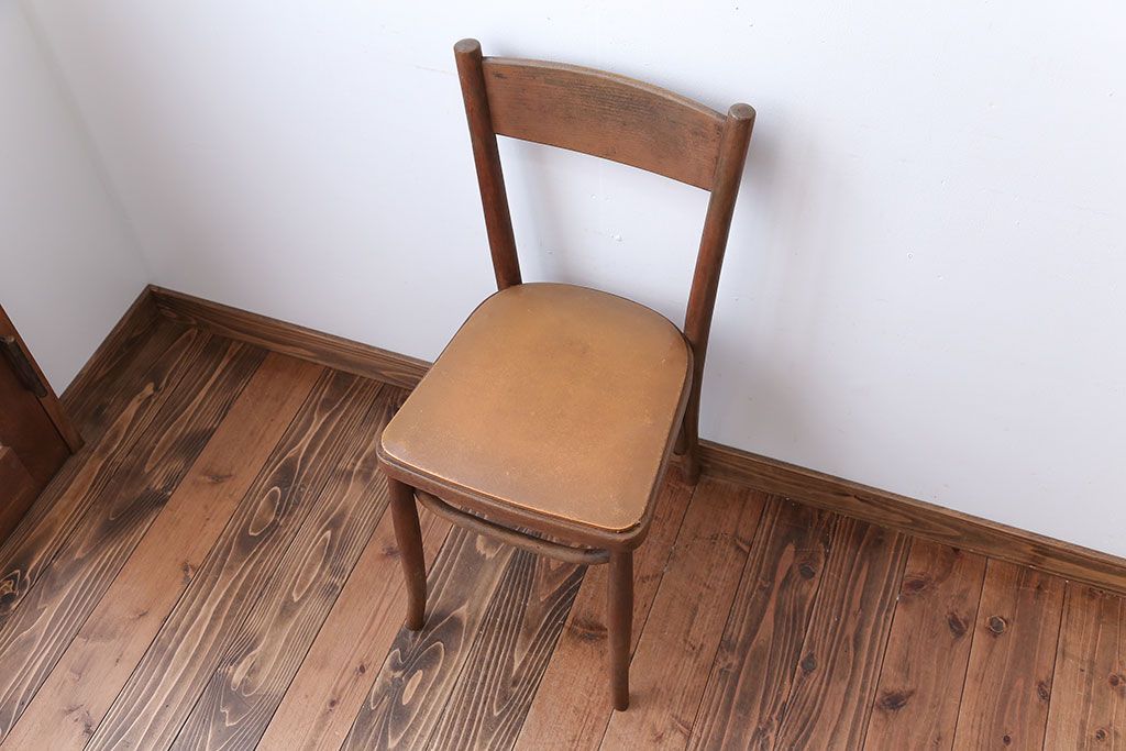 レトロ家具　アンティーク　古い木製のレトロなチェア(椅子)