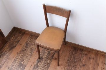 レトロ家具　アンティーク　古い木製のレトロなチェア(椅子)