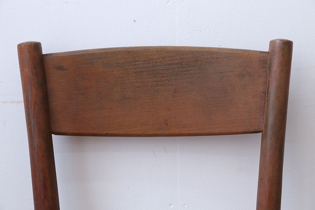 レトロ家具　アンティーク　古い木製のレトロなチェア(椅子)