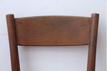 レトロ家具　アンティーク　古い木製のレトロなチェア(椅子)