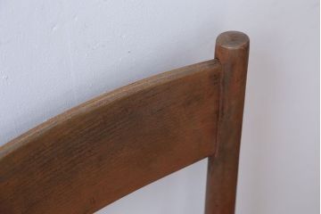レトロ家具　アンティーク　古い木製のレトロなチェア(椅子)