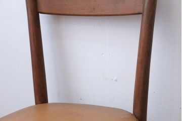 レトロ家具　アンティーク　古い木製のレトロなチェア(椅子)