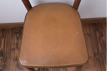 レトロ家具　アンティーク　古い木製のレトロなチェア(椅子)