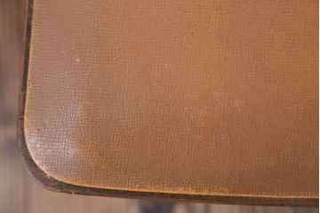 レトロ家具　アンティーク　古い木製のレトロなチェア(椅子)