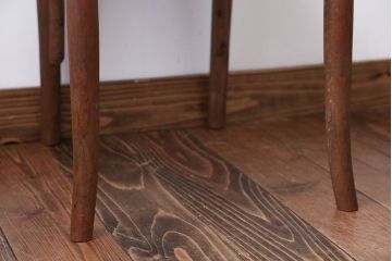 レトロ家具　アンティーク　古い木製のレトロなチェア(椅子)