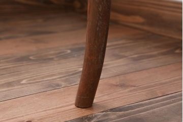 レトロ家具　アンティーク　古い木製のレトロなチェア(椅子)