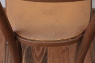 レトロ家具　アンティーク　古い木製のレトロなチェア(椅子)