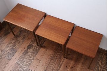 ヴィンテージ家具　北欧ビンテージ　シンプルなネストテーブル