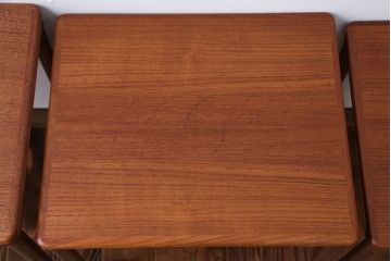 ヴィンテージ家具　北欧ビンテージ　シンプルなネストテーブル