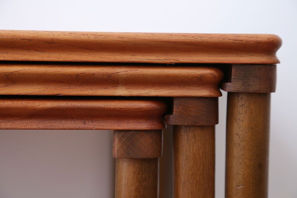 ヴィンテージ家具　北欧ビンテージ　シンプルなネストテーブル