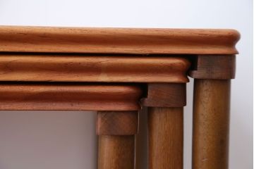 ヴィンテージ家具　北欧ビンテージ　シンプルなネストテーブル