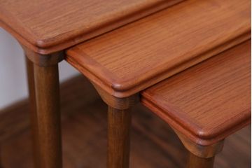 ヴィンテージ家具　北欧ビンテージ　シンプルなネストテーブル