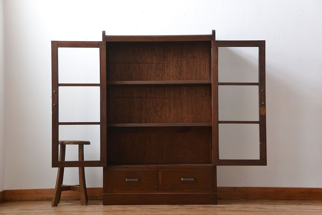 アンティーク家具　アンティーク　シンプルで小ぶりな古い木製の本箱