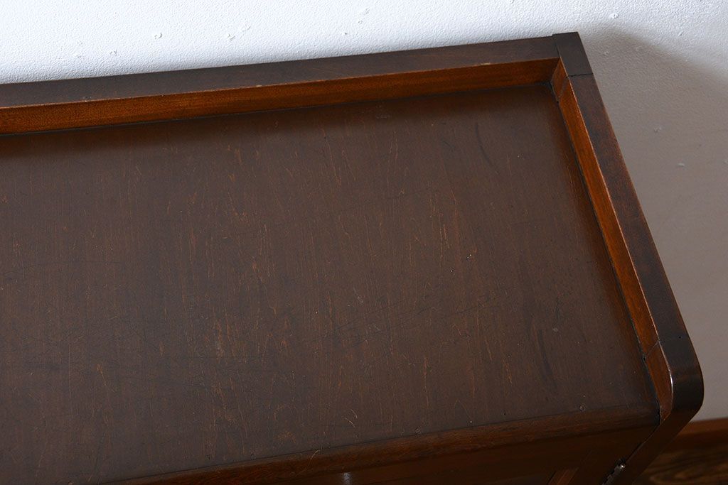 アンティーク家具　アンティーク　シンプルで小ぶりな古い木製の本箱