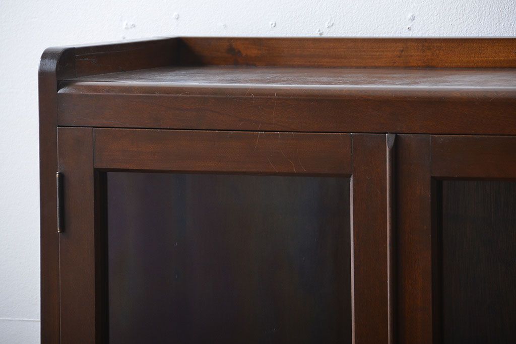 アンティーク家具　アンティーク　シンプルで小ぶりな古い木製の本箱