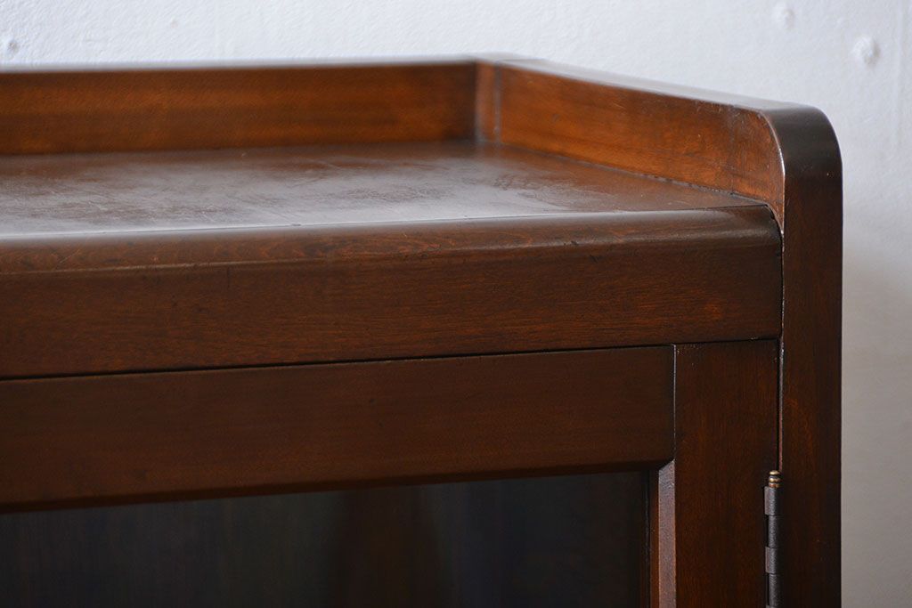 アンティーク家具　アンティーク　シンプルで小ぶりな古い木製の本箱