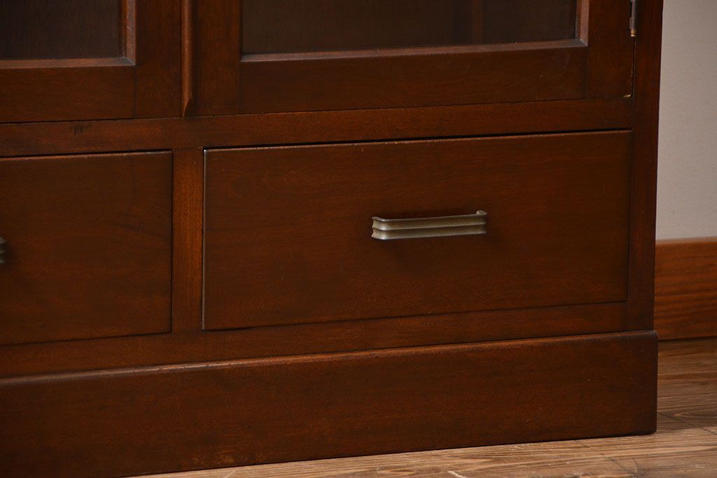 アンティーク家具　アンティーク　シンプルで小ぶりな古い木製の本箱