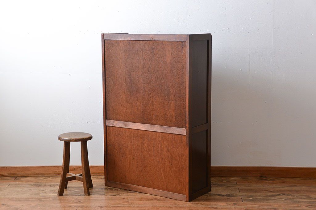 アンティーク家具　アンティーク　シンプルで小ぶりな古い木製の本箱