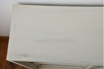 アンティーク家具　アンティークペイント　3種類のガラス入り引き戸収納棚