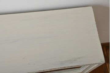 アンティーク家具　アンティークペイント　3種類のガラス入り引き戸収納棚