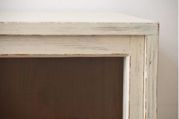 アンティーク家具　アンティークペイント　3種類のガラス入り引き戸収納棚