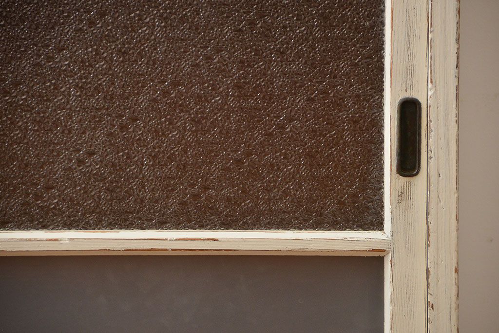 アンティーク家具　アンティークペイント　3種類のガラス入り引き戸収納棚