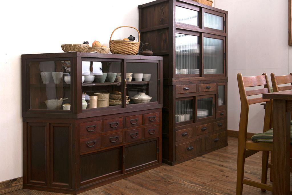 アンティーク家具　アンティーク　古い木製の変わり型引き戸収納棚