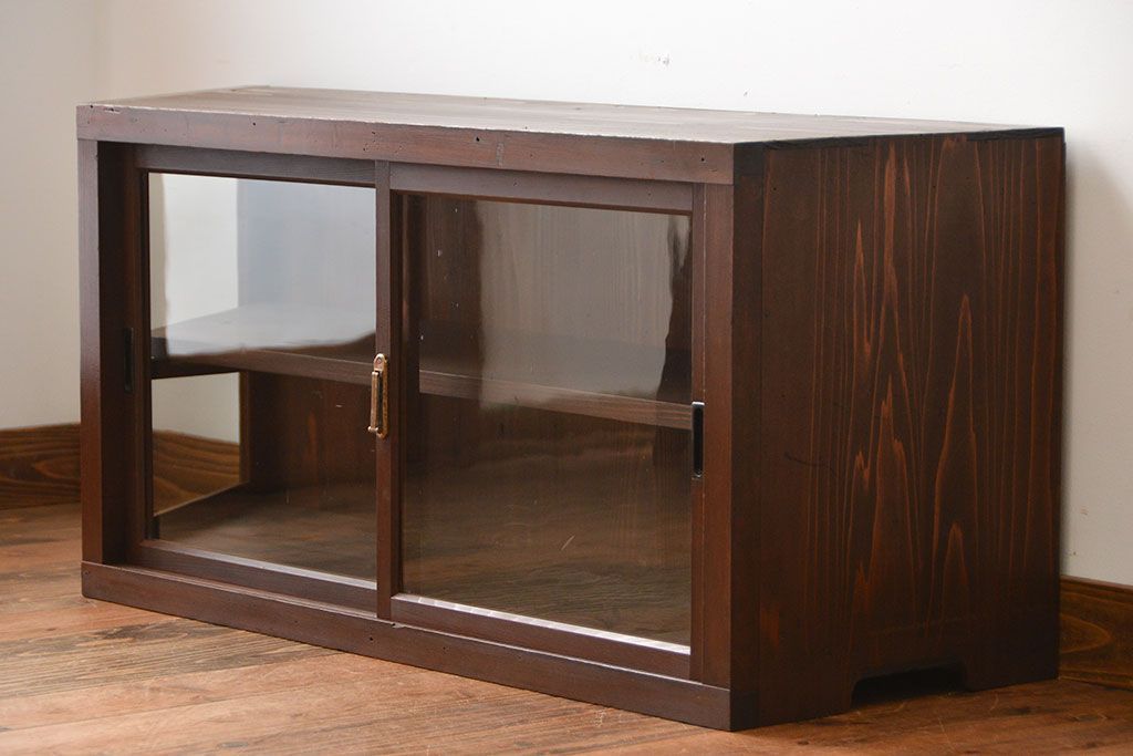 アンティーク家具　アンティーク　古い木製の変わり型引き戸収納棚