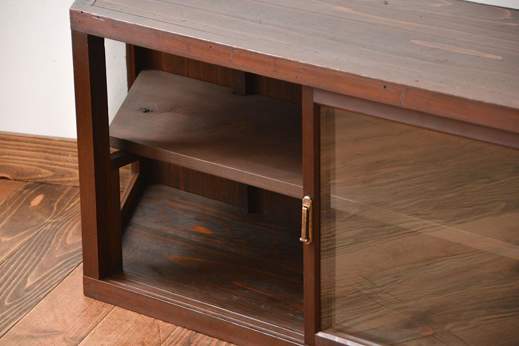 アンティーク家具　アンティーク　古い木製の変わり型引き戸収納棚