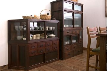 アンティーク家具　アンティーク　引き出し8杯付き!引き戸収納棚(薬箪笥)