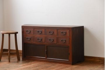 アンティーク家具　アンティーク　引き出し8杯付き!引き戸収納棚(薬箪笥)