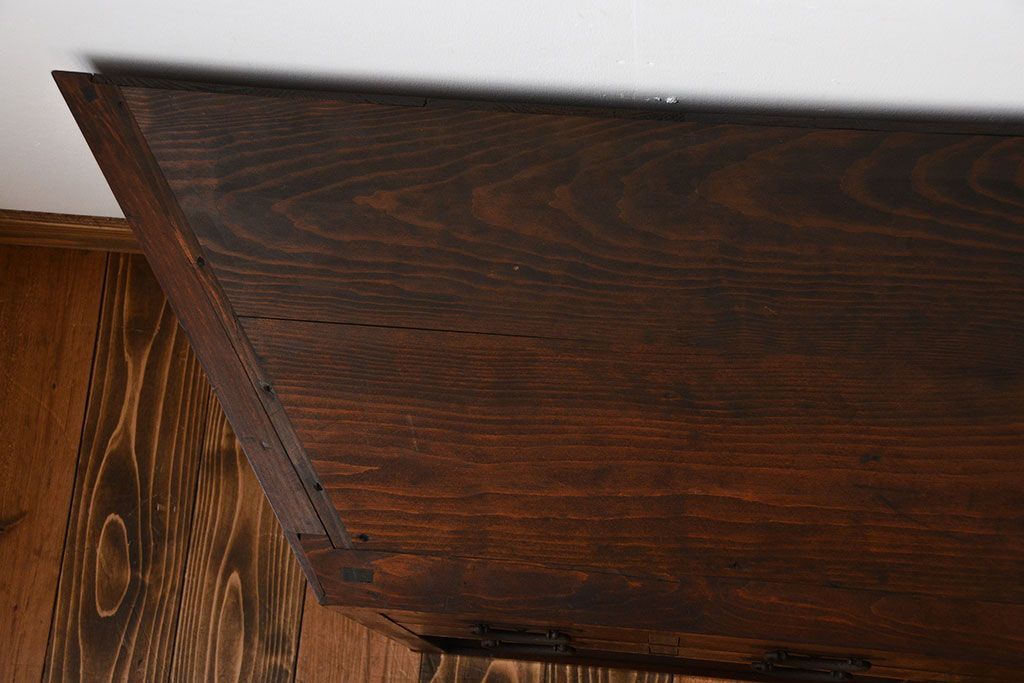 アンティーク家具　アンティーク　引き出し8杯付き!引き戸収納棚(薬箪笥)