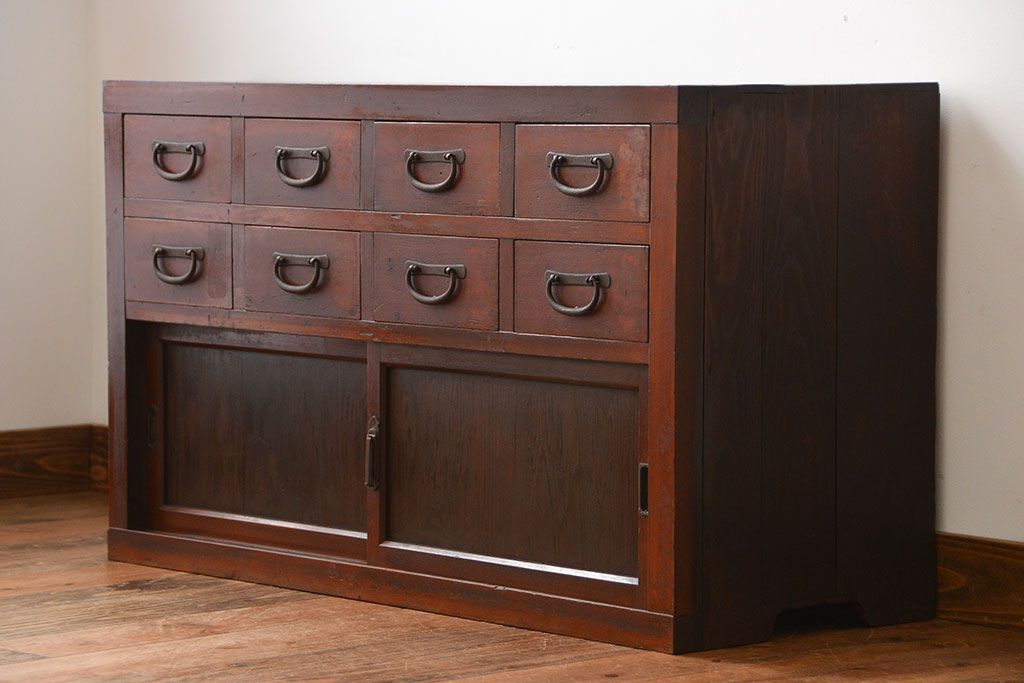 アンティーク家具　アンティーク　引き出し8杯付き!引き戸収納棚(薬箪笥)