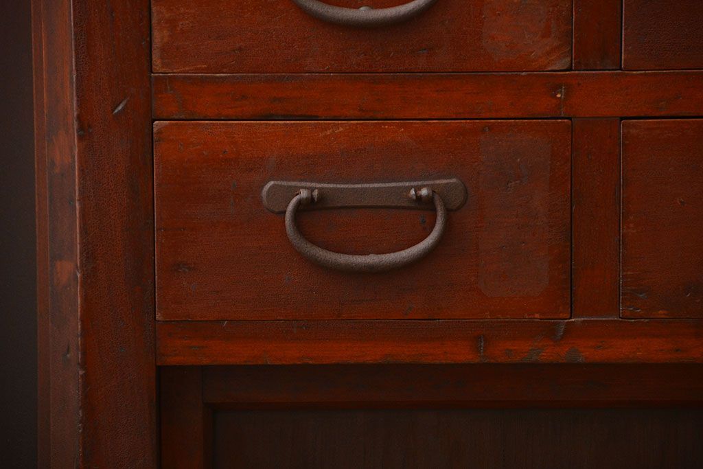 アンティーク家具　アンティーク　引き出し8杯付き!引き戸収納棚(薬箪笥)