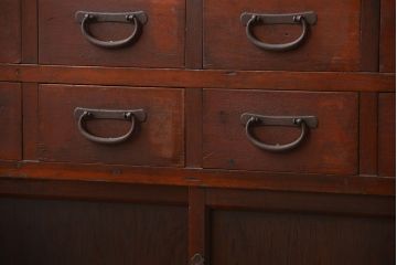 アンティーク家具　アンティーク　引き出し8杯付き!引き戸収納棚(薬箪笥)