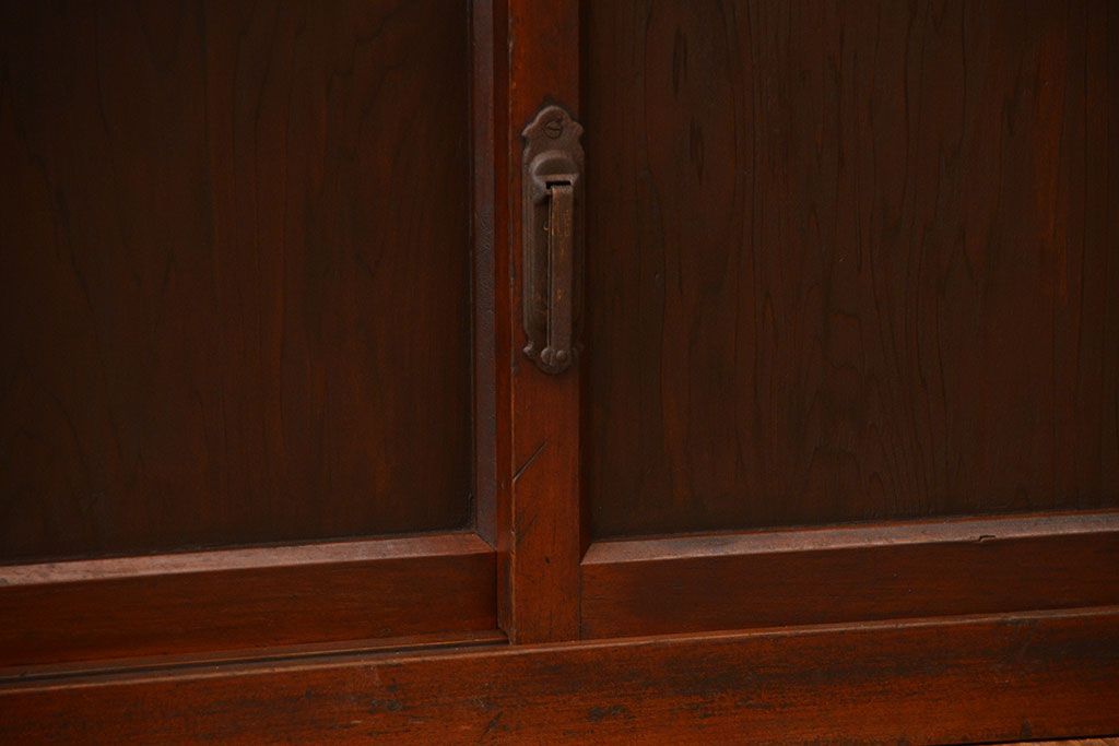 アンティーク家具　アンティーク　引き出し8杯付き!引き戸収納棚(薬箪笥)