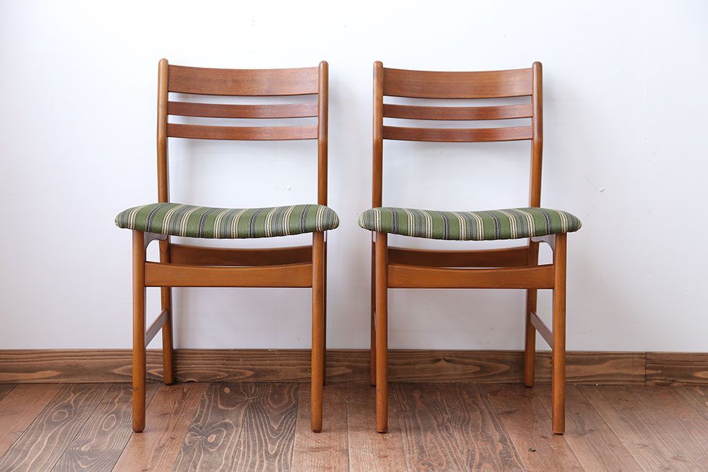 ヴィンテージ家具　北欧ビンテージ　チーク材のシンプルでおしゃれなダイニングチェア2脚セット