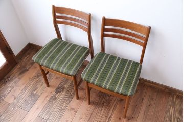 ヴィンテージ家具　北欧ビンテージ　チーク材のシンプルでおしゃれなダイニングチェア2脚セット
