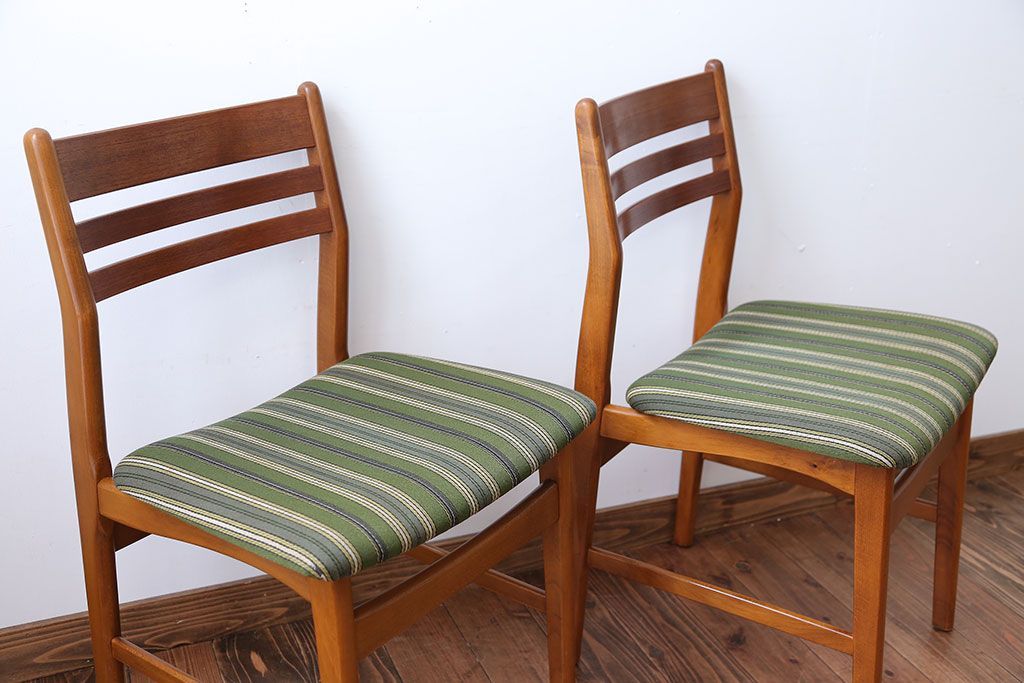 ヴィンテージ家具　北欧ビンテージ　チーク材のシンプルでおしゃれなダイニングチェア2脚セット