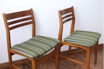 ヴィンテージ家具　北欧ビンテージ　チーク材のシンプルでおしゃれなダイニングチェア2脚セット