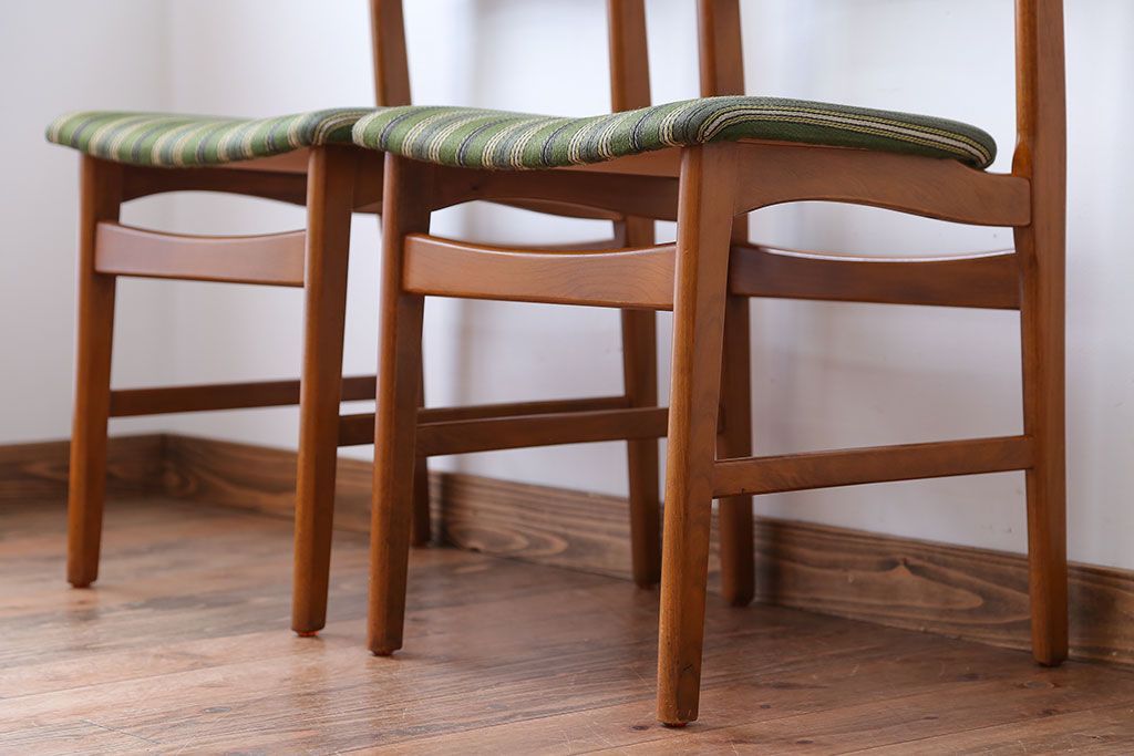 ヴィンテージ家具　北欧ビンテージ　チーク材のシンプルでおしゃれなダイニングチェア2脚セット