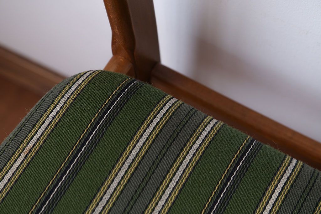 ヴィンテージ家具　北欧ビンテージ　チーク材のシンプルでおしゃれなダイニングチェア2脚セット